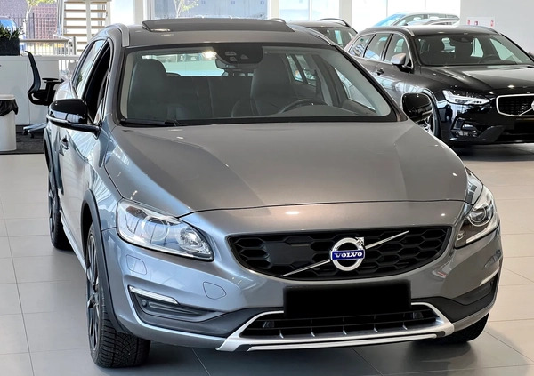 Volvo V60 cena 105900 przebieg: 126000, rok produkcji 2018 z Połczyn-Zdrój małe 254